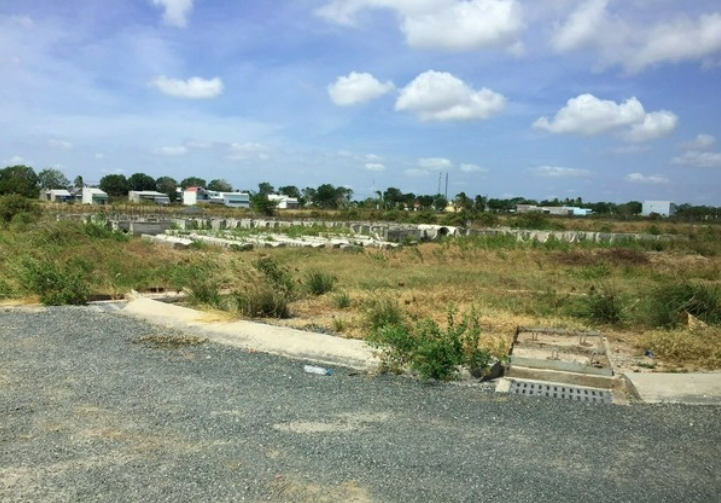 Đất nền gần khu vực cảng Trần Đề, tỉnh Sóc Trăng dù chưa xong hạ tầng nhưng được chào bán trên 1 tỷ đồng/nền 100m2.