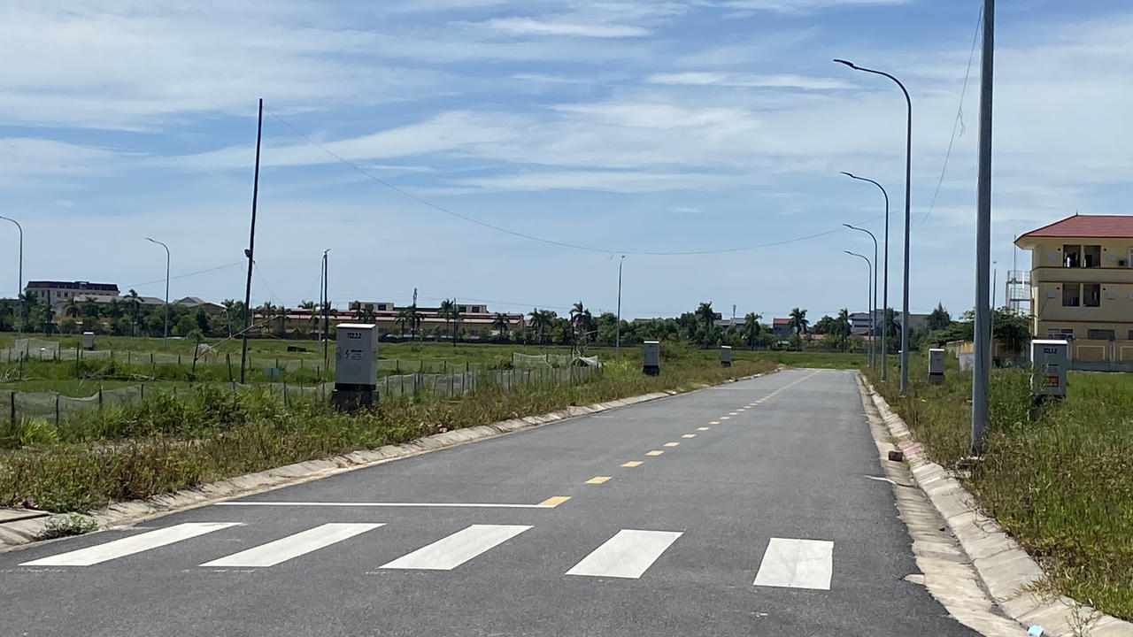 Thời gian qua, thị trường bất động sản có nhiều biến động bất thường, tiềm ẩn rủi ro. &nbsp;