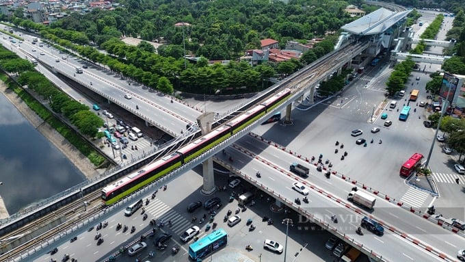 Đoạn metro chạy qua ngã tư Xuân Thuỷ - đường Láng. Ảnh: Báo Dân Việt