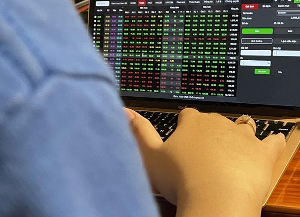 Thị trường chứng khoán: Giao dịch cuối năm phục hồi trở lại 