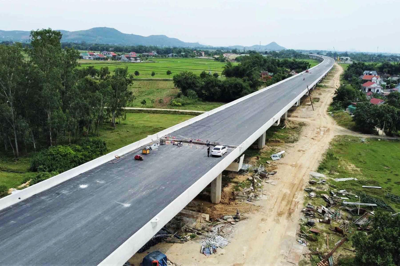Hình ảnh 19km cao tốc Bắc - Nam vượt sông Lam về Hà Tĩnh