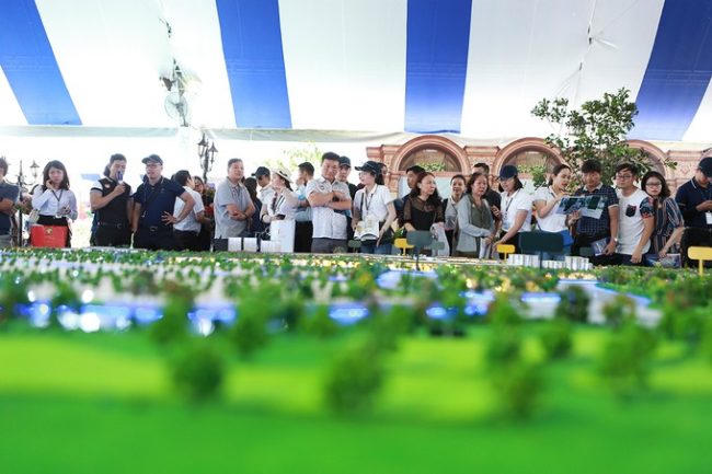 Thị trường vùng ven TP HCM được nhiều khách hàng quan tâm. &nbsp;