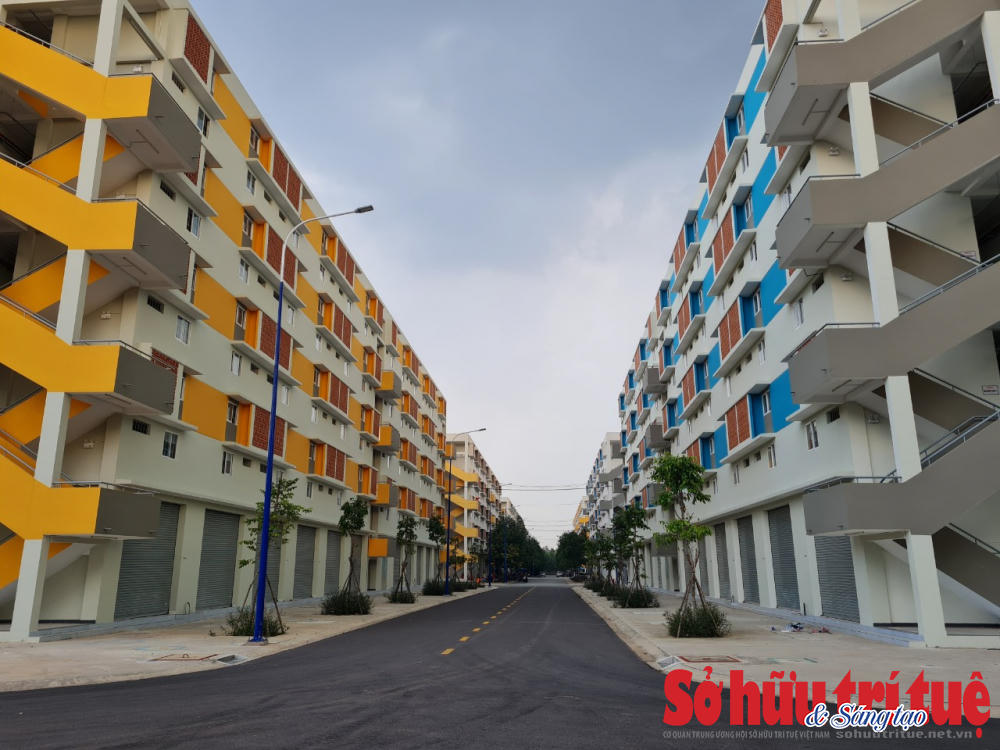 &nbsp;Khu nhà xã hội mặc dù đã bàn giao nhưng lượng người ở vẫn rất ít ỏi.&nbsp;