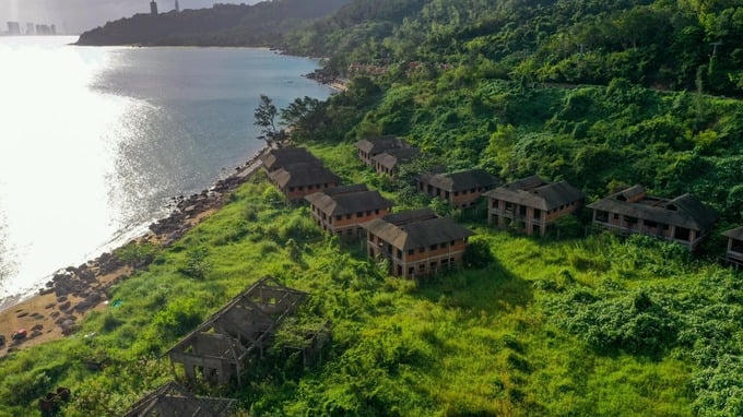 Rùng rợn cảnh hàng trăm biệt thự 'ma' lạnh lẽo ngắm biển ở dải đất đẹp nhất miền Trung