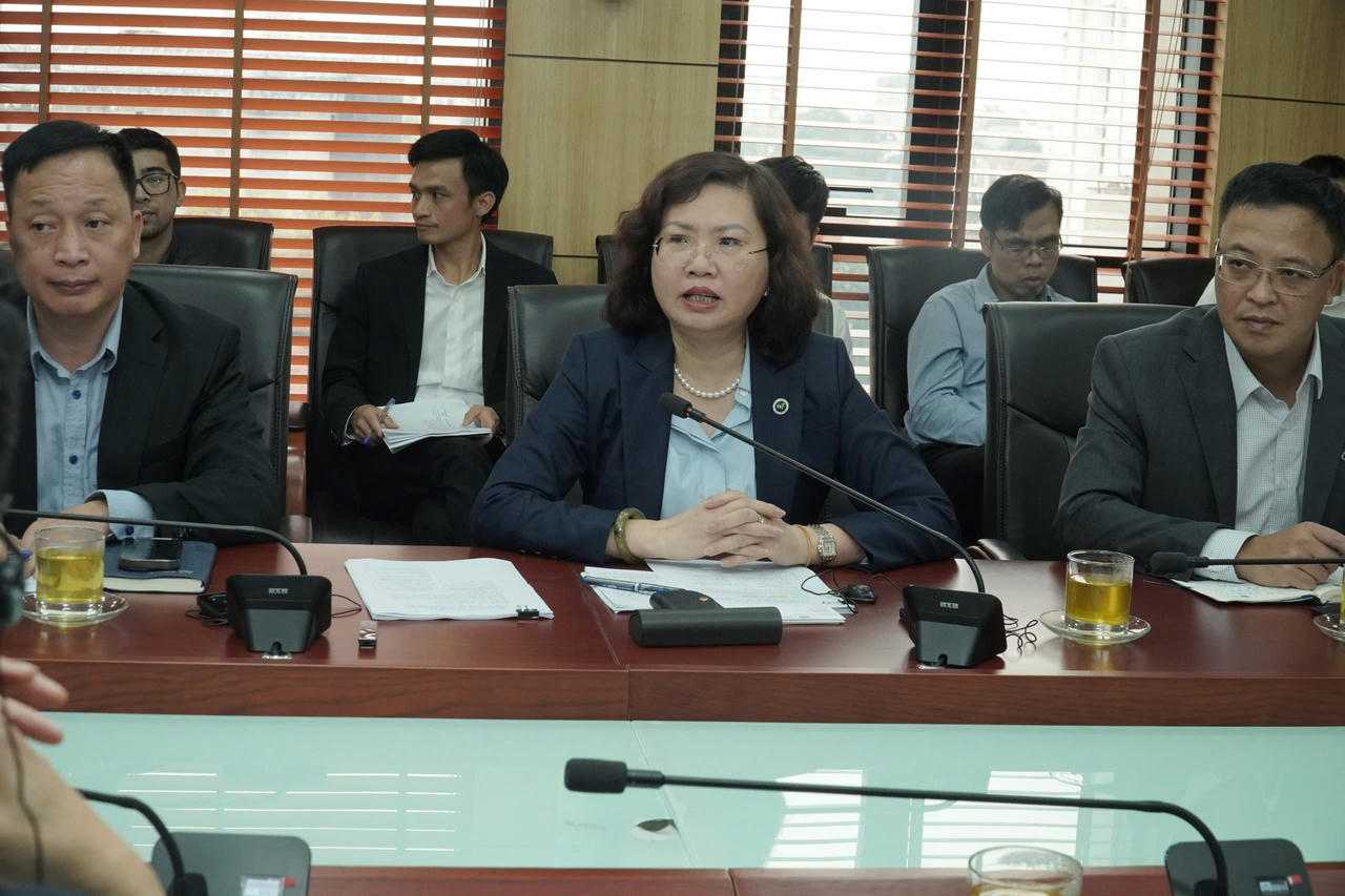 Chủ tịch UBCKNN Vũ Thị Chân Phương chủ trì buổi làm việc với&nbsp;đoàn công tác của FTSE Russell và Morgan Stanley &nbsp;