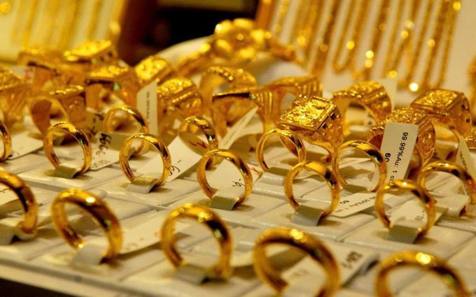 Đứng phiên ngày 2/12, thị trường trong nước, giá vàng miếng SJC và vàng nhẫn cùng giảm mạnh so với phiên trước.