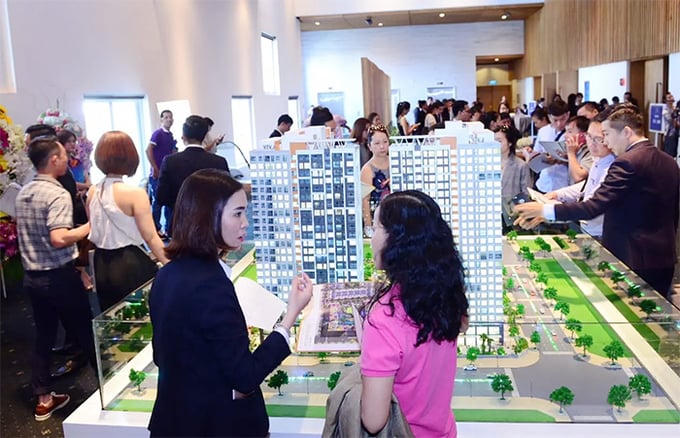 Tại TP HCM ghi nhận&nbsp;giao dịch căn hộ tăng, dự án mở bán vơi dần sản phẩm.