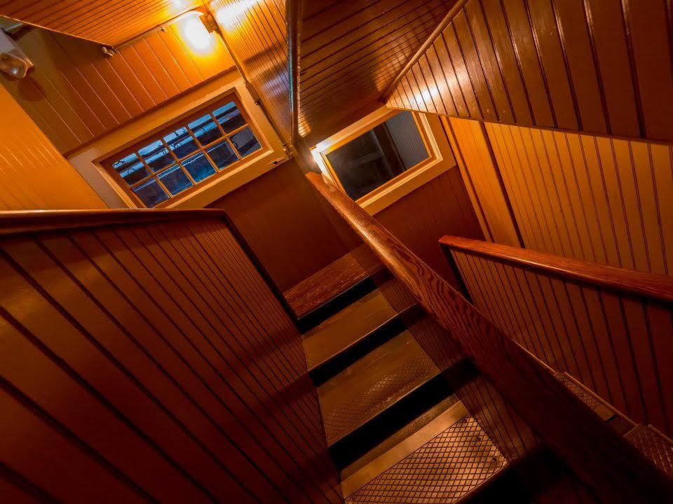 Đằng sau căn biệt thự ma quái là sự thật khó đỡ