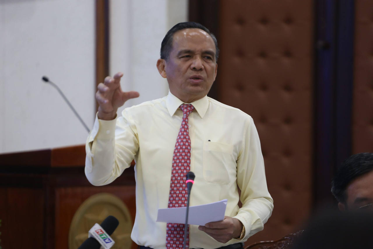 Vướng vài mét đất hỗn hợp, trăm dự án đứng im chịu trận