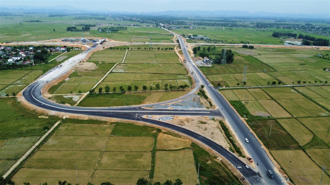 Hình ảnh 19km cao tốc Bắc - Nam vượt sông Lam về Hà Tĩnh