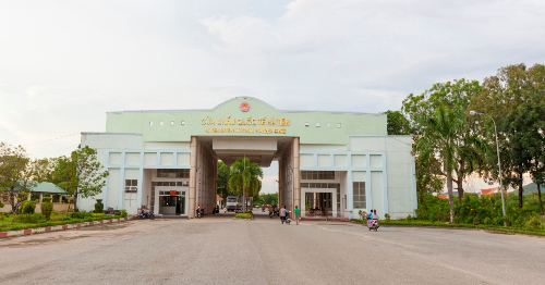 Cửa khẩu Quốc tế Hà Tiên - điểm bắt đầu tại Việt Nam của tuyến đường hành lang ven biển kéo dài qua địa phận 3 quốc gia: Thái Lan - Campuchia - Việt Nam.