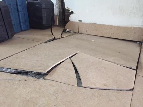 Nha nut toac canh cong trinh chung cu: Thong tin nguoc