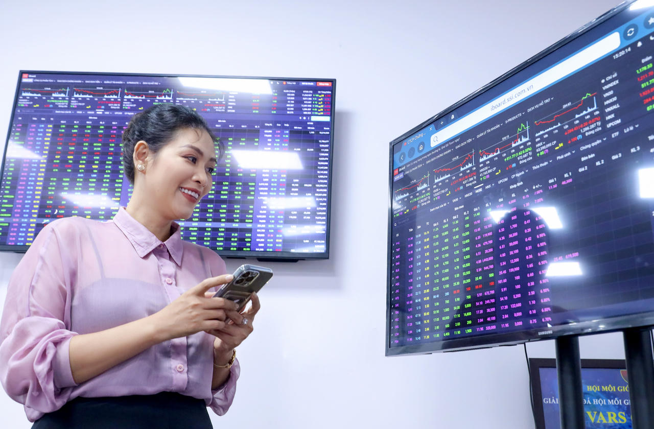 Nhưng niềm vui không chỉ xảy ra ở nhóm ngành ngân hàng. Phiên 3/6 là phiên “cả làng cùng vui” khi đa số nhóm ngành đều diễn biến tích cực rõ rệt.