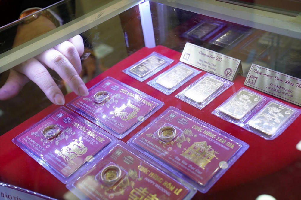 Giá vàng 'lao dốc', hoang mang khi tiệm vàng từ chối mua