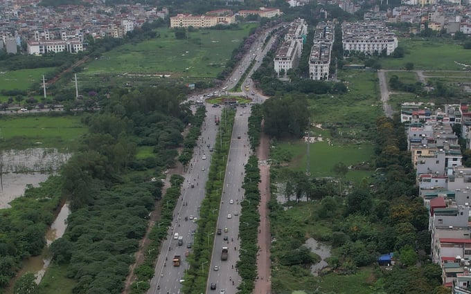 UBND huyện Phú Xuyên vừa thu hồi gần 2.000m2 đất để làm dự án đầu tư xây dựng đường trục phía Nam Hà Nội (nguồn ảnh: Báo Dân Trí)&nbsp;