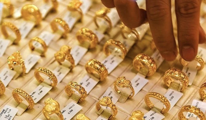 Giá vàng miếng và vàng nhẫn đồng loạt giảm mạnh.