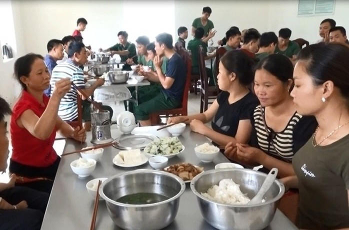Thanh Hóa: Lũ cuốn phăng cả trăm nhà, dân bơ phờ đi ở tạm