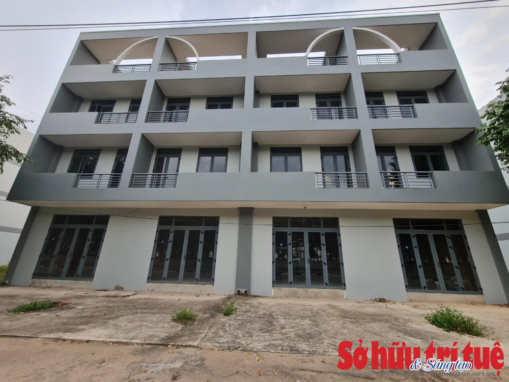 Theo người dân, phần lớn công trình ở đây đều đã có chủ nhưng họ không ở mà đầu tư bán để kiếm lời.&nbsp;