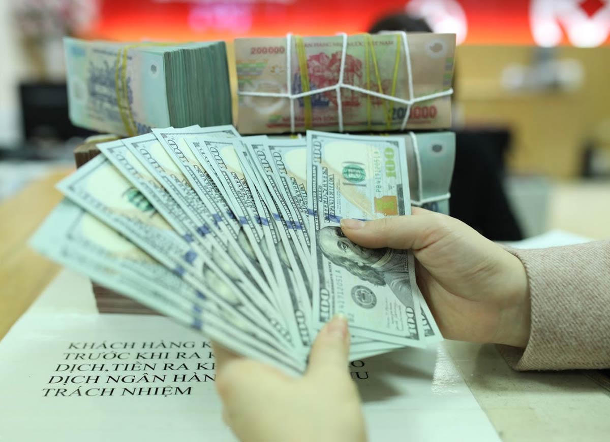 Giá USD ngân hàng đi lên, tỷ giá trung tâm xác lập kỷ lục mới
