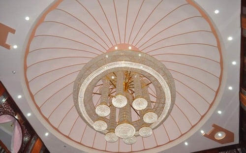 Chiếc đèn chùm hàng tỷ đồng bên trong căn biệt thự