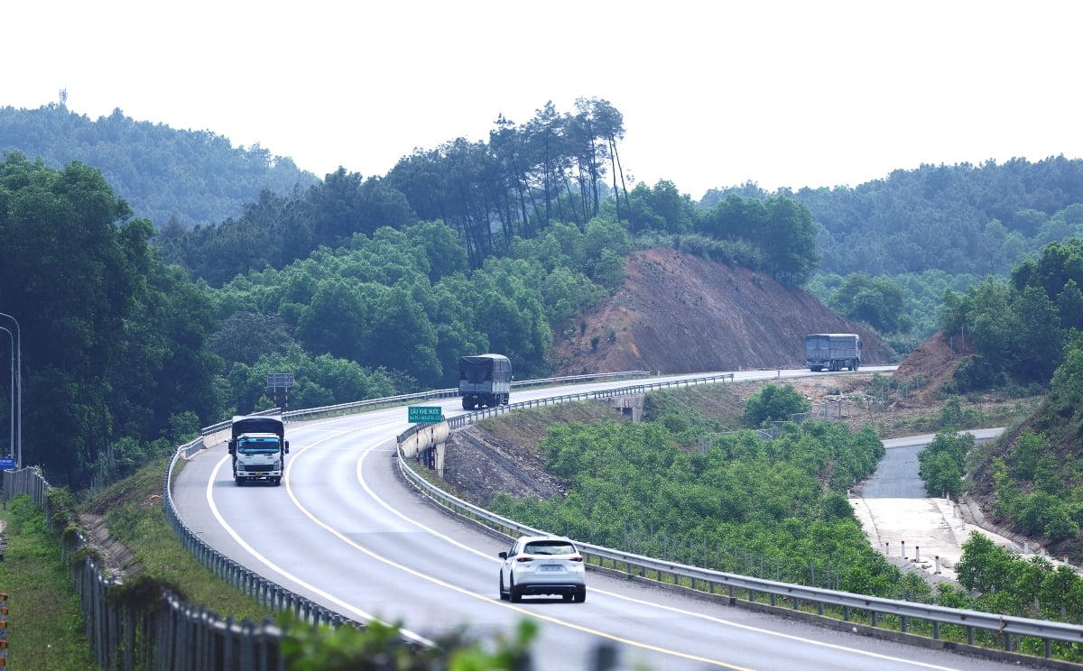 Cao tốc Cam Lộ - La Sơn 2 làn xe hiện tại sẽ được mở rộng, nâng cấp lên 4 làn xe.