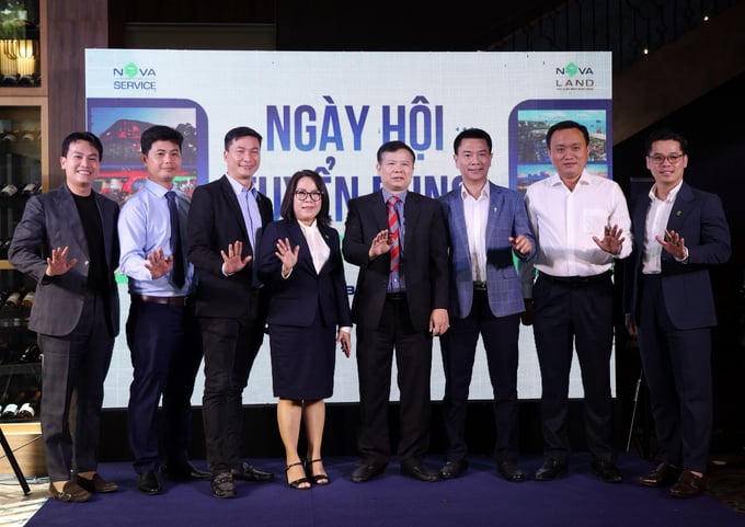 Đại diện các trường Đại học UEF, Hutech, Cao đẳng FPT ký kết hợp tác ban lãnh đạo Nova Service cùng các đơn vị thành viên