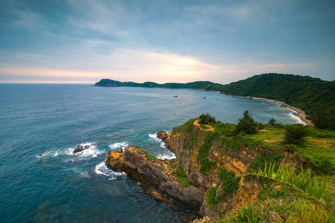 Bãi đá Móng Rồng