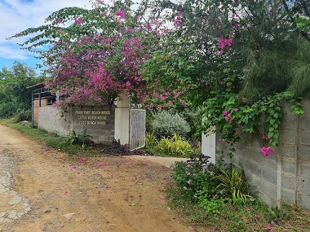 Phan Thiết: Biệt thự xây không phép giữa khu dân cư lụp xụp, tồi tàn