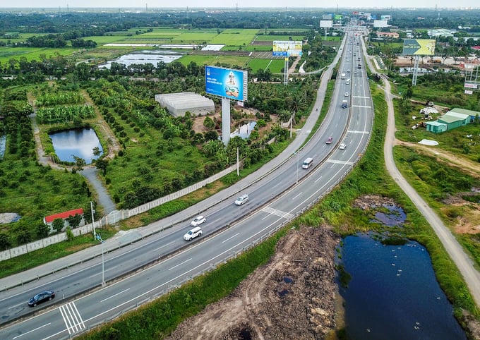 Tuyến Quốc lộ 53 dài 168km, nối liền 2 tỉnh Vĩnh Long và Trà Vinh