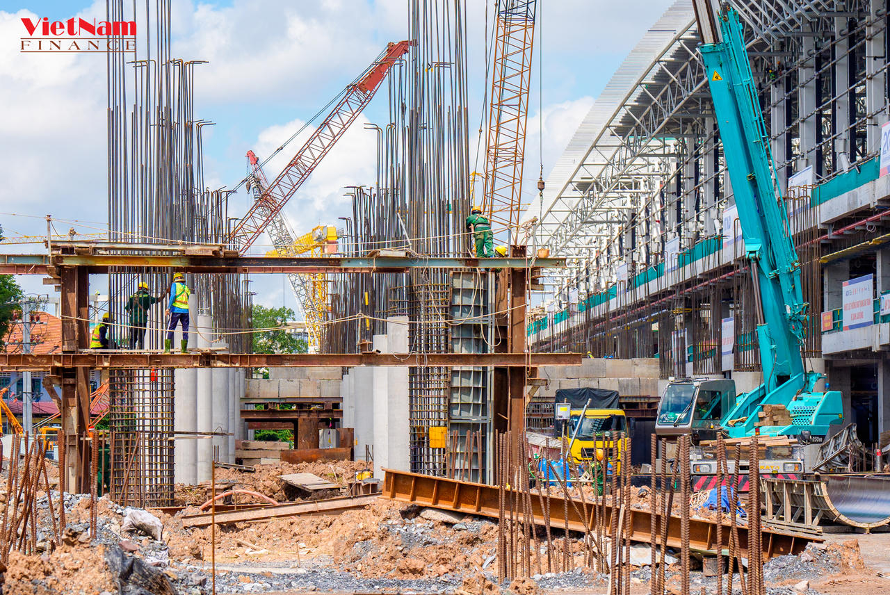 Thi công cột BTCT cho cầu cạn lên Nhà ga T3