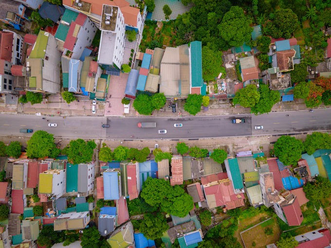 Quốc lộ 21 từ Sơn Tây - Chương Mỹ hiện có mặt cắt ngang nhỏ hẹp. Ảnh: Hữu Chánh