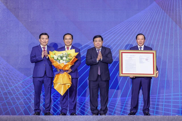 Phát triển Long An theo mô hình “một trung tâm, hai hành lang, ba vùng kinh tế, sáu trục động lực” 