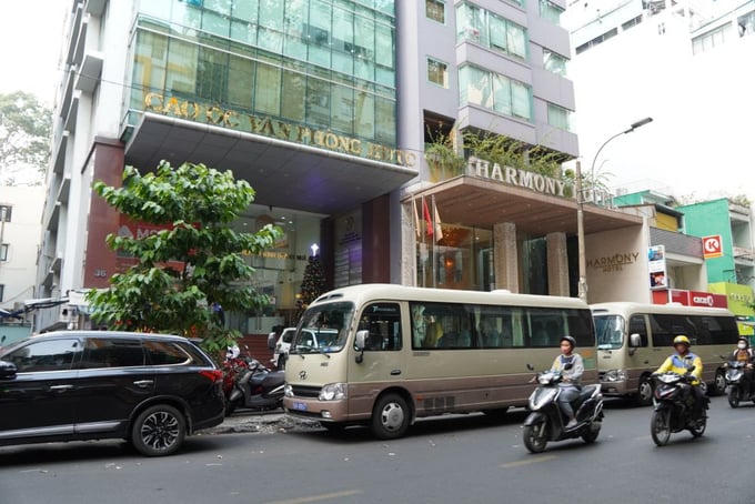 Công ty CP Phát triển và kinh doanh nhà (mã số thuế 0300446236), với mức nợ thuế 383,3 tỷ đồng.