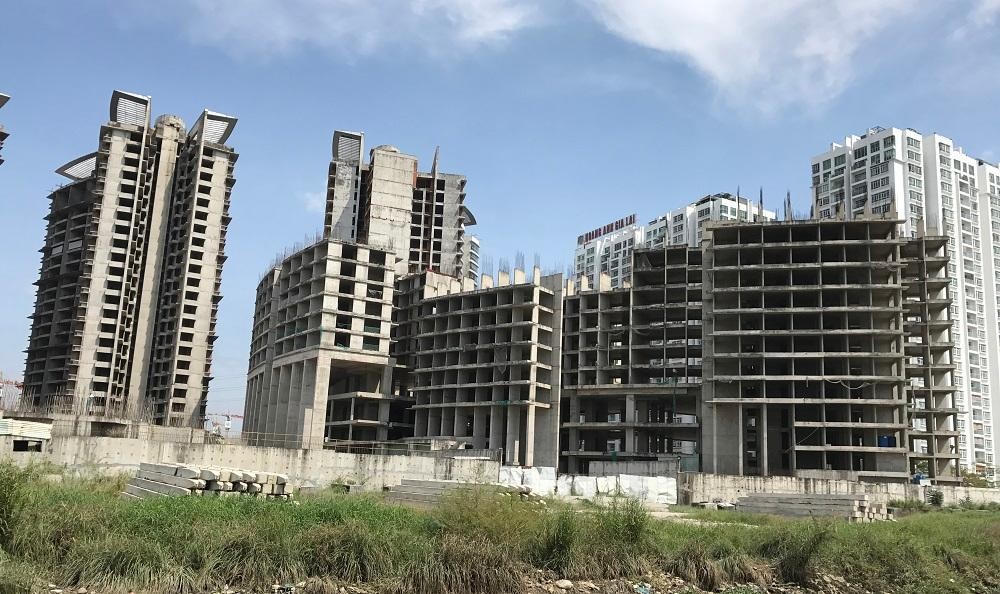 Các doanh nghiệp bất động sản có 2 hướng để xử lý con số nợ “khủng” sắp đến hạn.