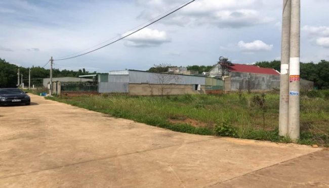 Lượng quan tâm đất nền giảm mạnh trong tháng 5/2021 dưới tác động từ dịch bệnh và hậu sốt đất. &nbsp;