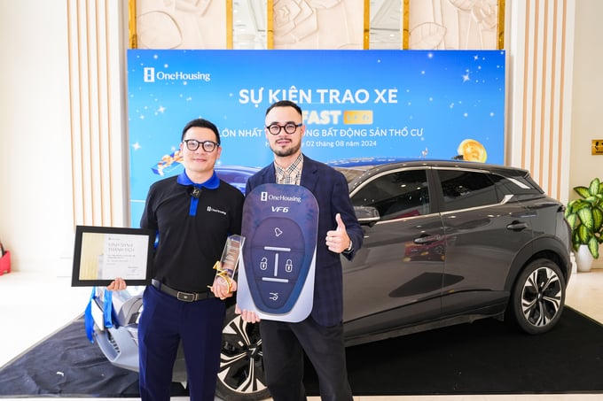 Chốt nhà triệu đô, môi giới OneHousing nhận thưởng nóng VinFast VF6