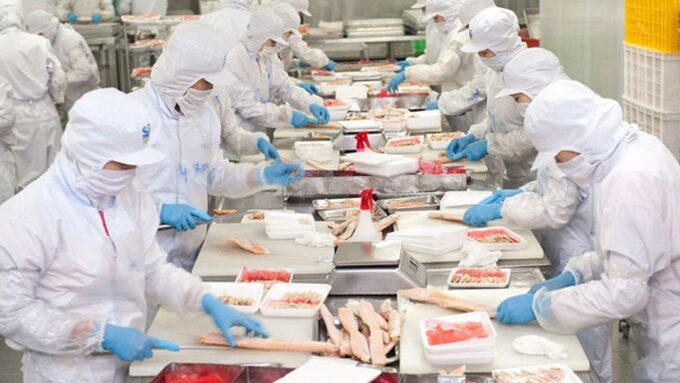 Chủ tịch Hội Lương thực, thực phẩm&nbsp;TP.HCM cho biết, doanh nghiệp đang hết sức khó khăn do nguyên liệu đầu vào để sản xuất đang tăng cao, có loại vượt 40%, cùng với giá xăng dầu trong nước tăng cao kỷ lục. Ảnh: (Minh họa) &nbsp;