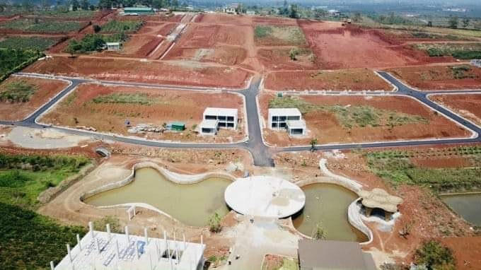 Thời gian qua, 'sốt đất" diễn ra trên một số địa bàn của tỉnh Lâm Đồng khi tình trạng hiến đất làm đường nở rộ tại địa phương này &nbsp;