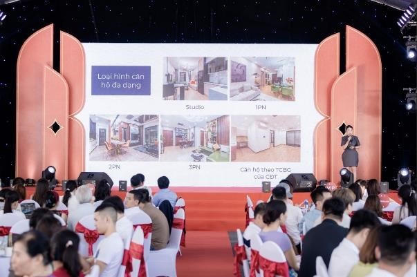 Các nhà đầu tư và cư dân tương lai của The Metropolitan đã được chiêm ngưỡng căn hộ mẫu “tâm điểm thượng lưu” đang rất được mong đợi. &nbsp;