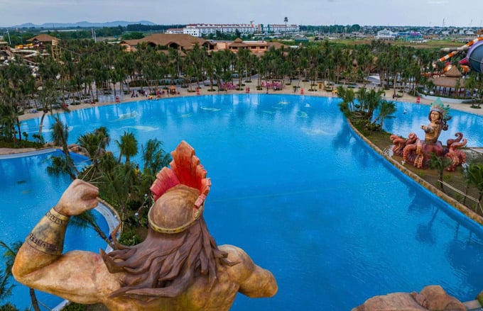 Hồ tạo sóng là một trong những điểm nhấn của công viên nước Sầm Sơn. Ảnh: Internet