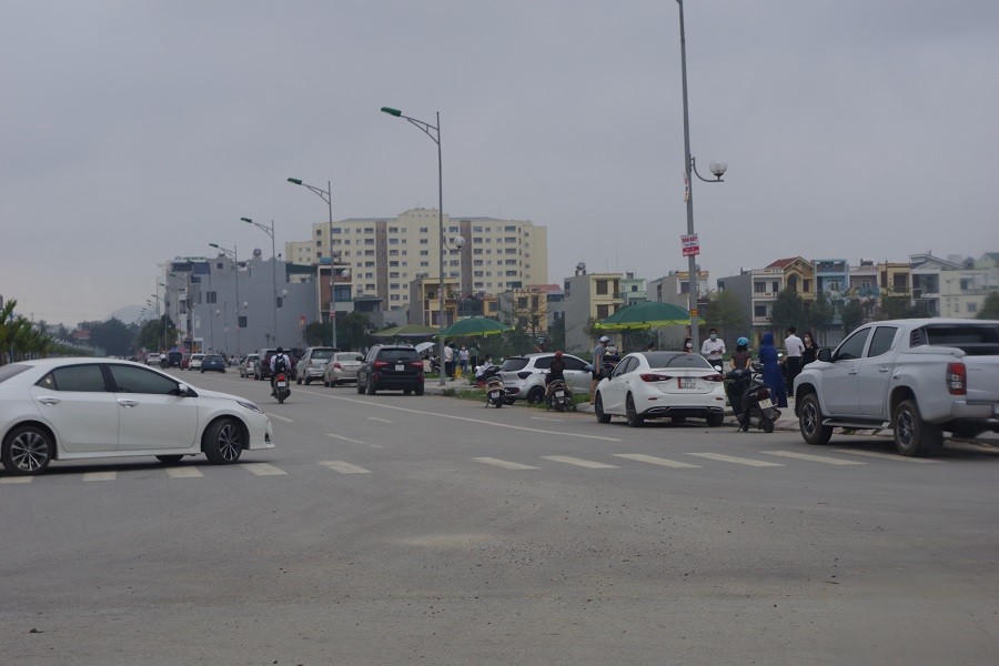 Khu đất thuộc dự án khu dân cư dọc 2 bên đường CSEDP, thuộc khu đô thị Đông Sơn, TP. Thanh Hóa được cò đất thổi giá và rao bán trái quy định. &nbsp;