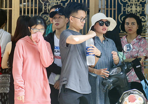 Hàng trăm người tháo chạy khỏi chung cư 26 tầng bốc cháy