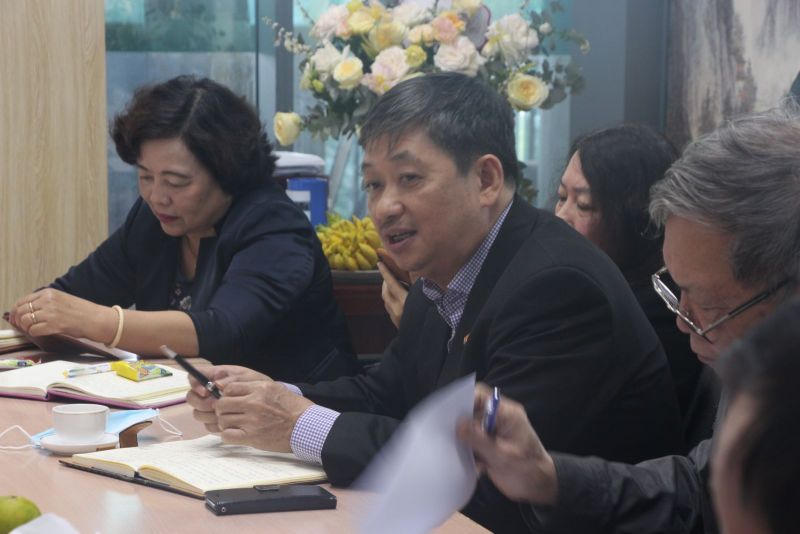 TS. Đặng Việt Dũng thay mặt đoàn Tổng hội Xây dựng nêu đề xuất hợp tác. &nbsp;