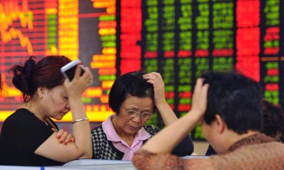 Pha "rơi điểm" của VN-Index phiên giao dịch 5/8 là cú sốc lớn đối với các nhà đầu tư