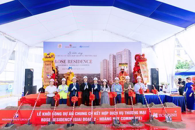Ngày 2/7/2025, tại Hải Phòng, Tập đoàn Xây dựng Hòa Bình đã cùng chủ đầu tư CTCP Tập đoàn Bất động sản CRV vừa tổ chức lễ khởi công dự án chung cư kết hợp dịch vụ thương mại Rose Residence giai đoạn 2 - Hoang Huy Commerce.