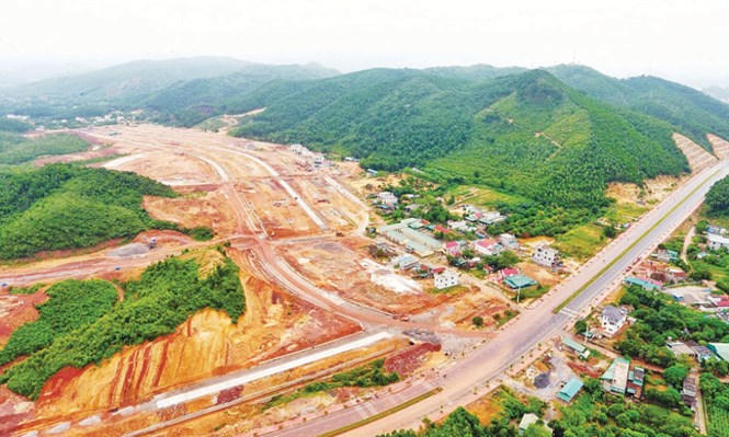 Vân Đồn 'quay cuồng' trong cơn sốt đất