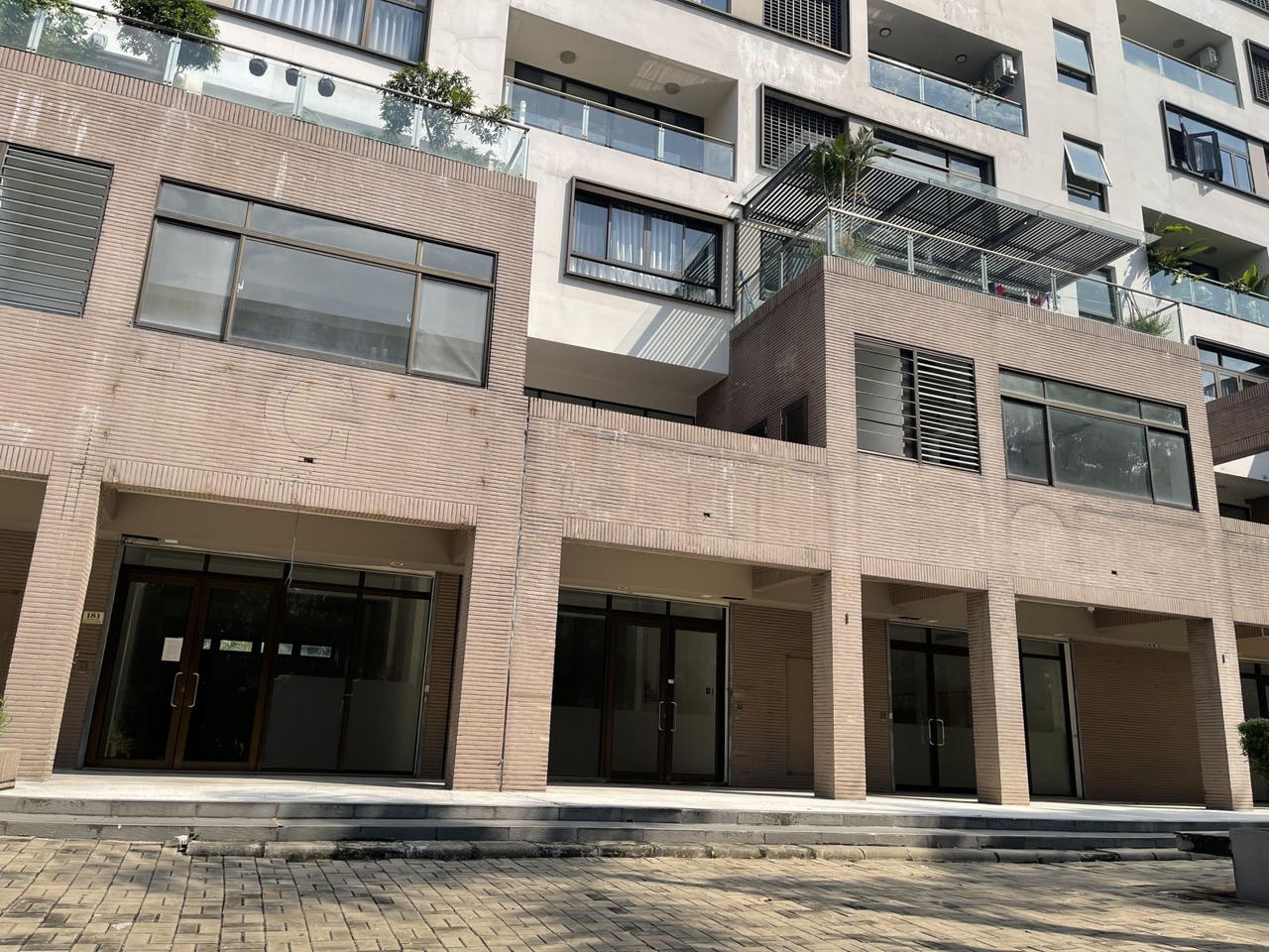 Shophouse vắng khách trên trục đường Tôn Dật Tiên, khu đô thị Phú Mỹ Hưng