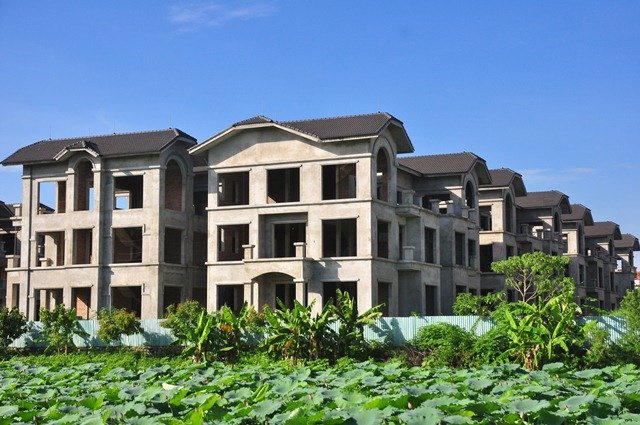 Cận cảnh 44 biệt thự triệu USD bỏ hoang nhiều năm cạnh Hồ Tây