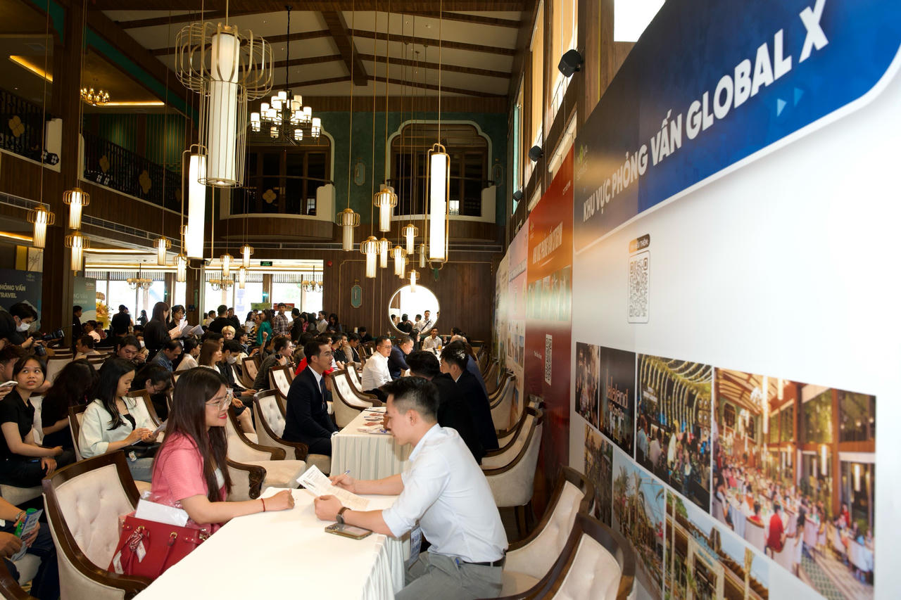 Các ứng cử viên tìm kiếm cơ hội việc làm tại Ngày hội tuyển dụng Tập đoàn Nova&nbsp;