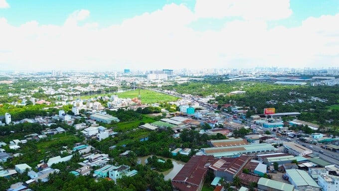 Huyện còn có rất nhiều tiềm năng để phát triển các tour du lịch về văn hoá, lịch sử, sinh thái,...